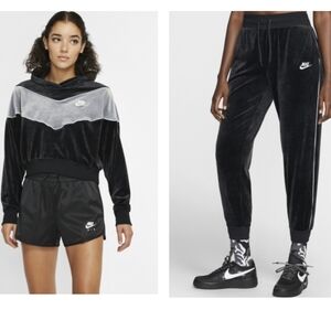 NIKE SPORTWEAR HERITAGE VELOUR SET